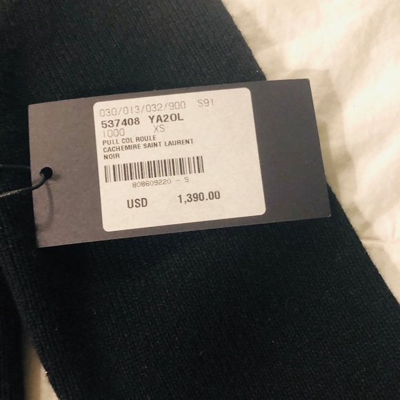 ROLL NECK SWEATER IN A BLACK FINE GAUGE CASHMERE